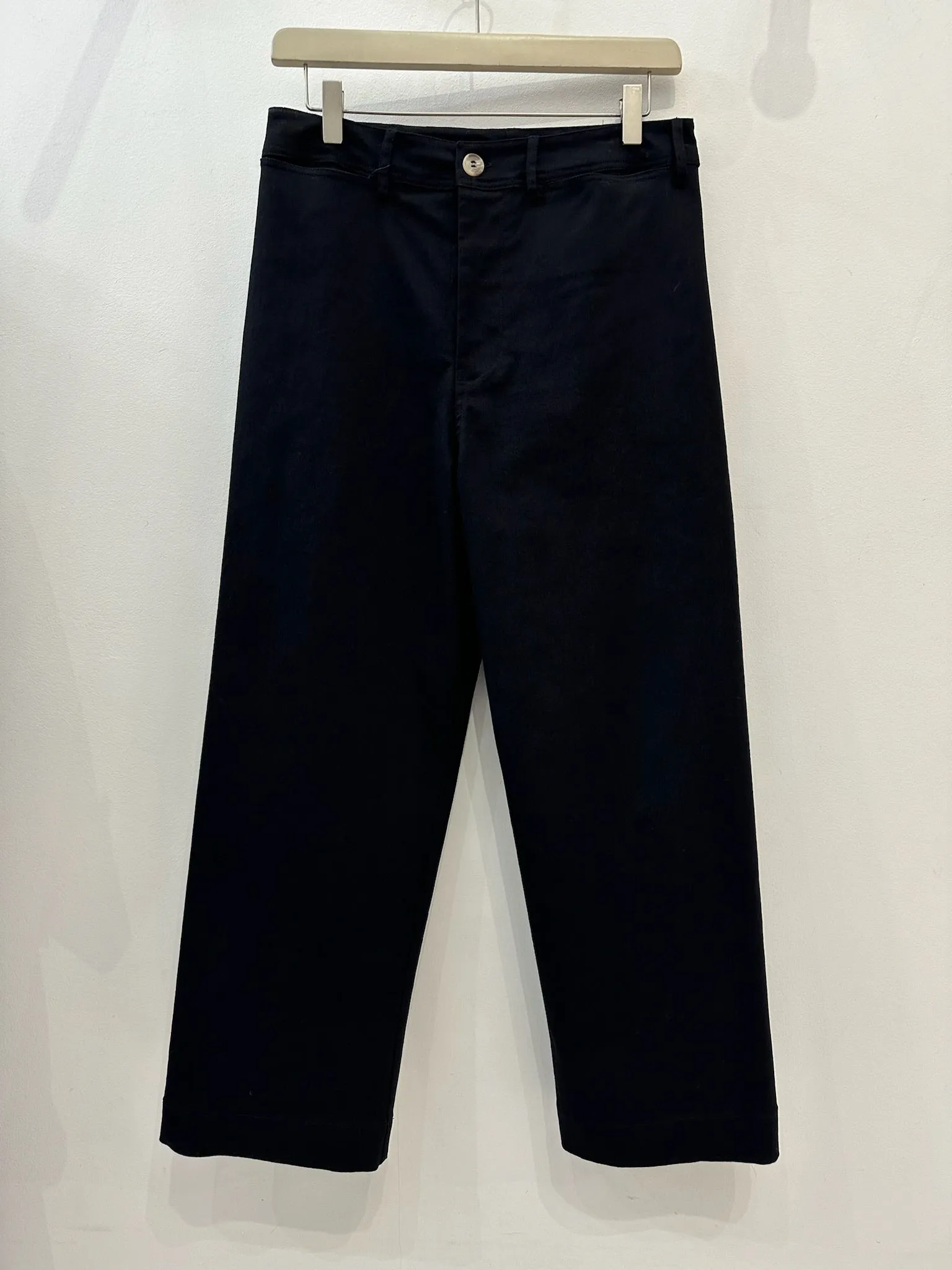 Black sailor pants, stretchy cotton twill, trendy style