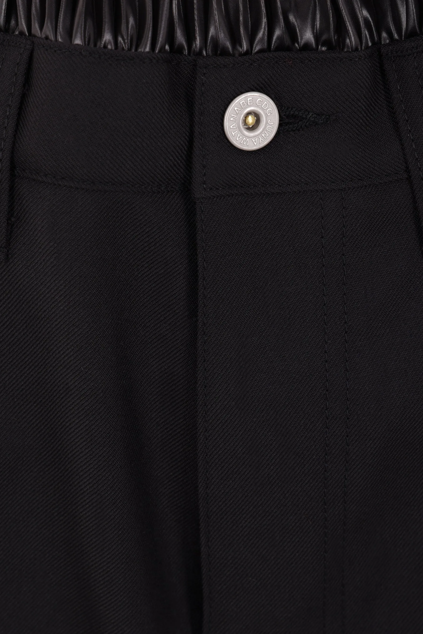 Cropped twill pants with pleated shiny nylon.