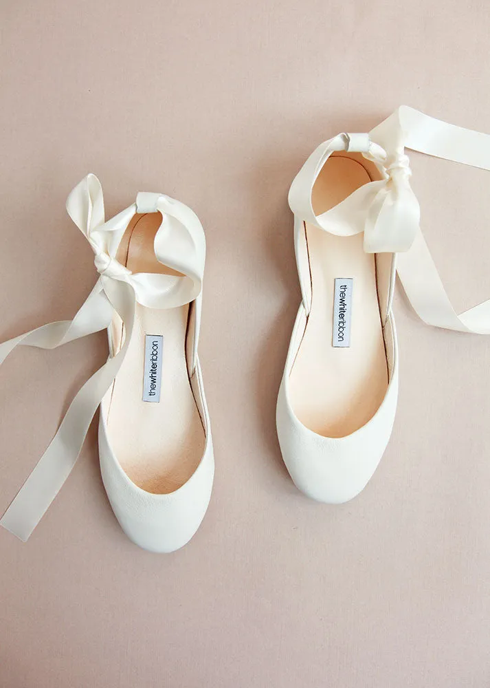 Luna ballet flats - light ivory: Elegant and comfortable ivory ballet flats.